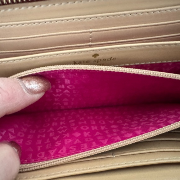 Kate Spade Neda Wellesley Red Leather Zip Around Wallet EUC - Picture 6 of 12